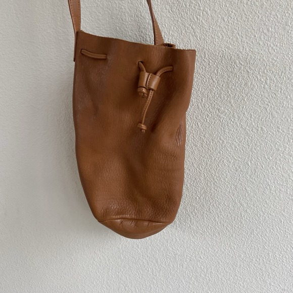 Baggu Natural Milled USA Leather Bucket Drawstring Crossbody Bag Brown - Picture 3 of 9